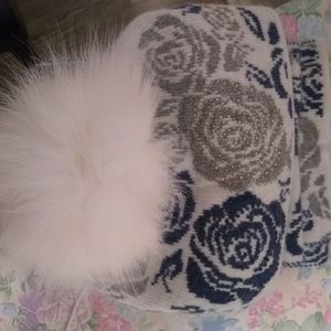 Woman's hat & scarf